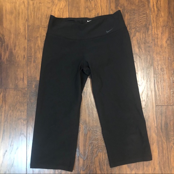Nike Pants - Nike Dri-Fit women’s athletic Capri pants Medium